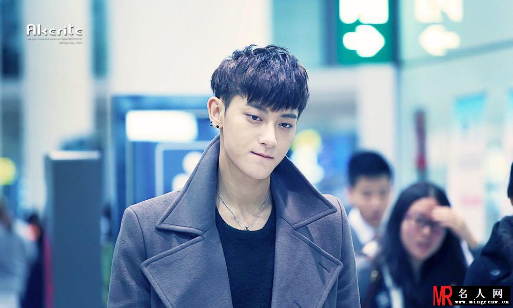 2014年11月EXO韩国金浦飞往北京机场帅气写真黄子韬图片写真(1)
