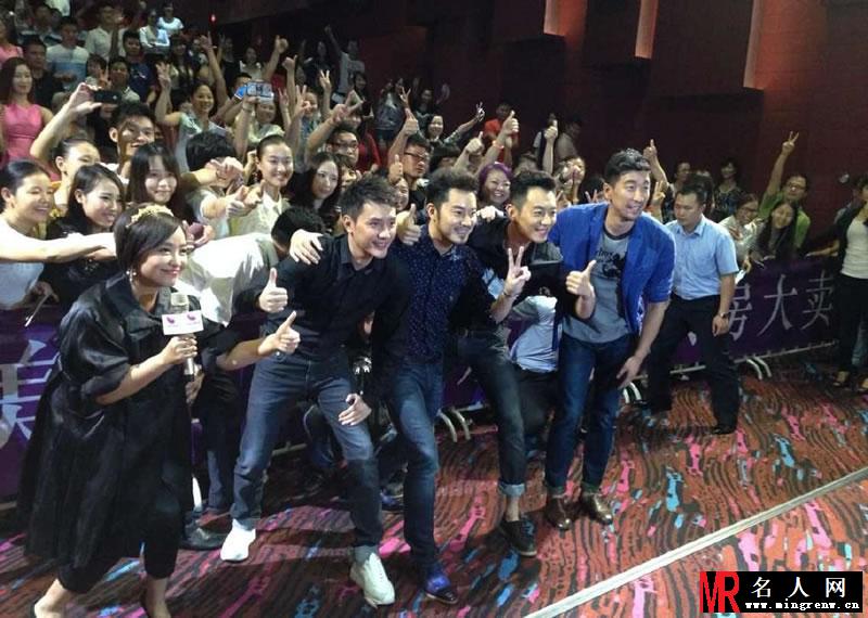 2014年《黄金时代》大合辑第一弹 冯绍峰现场笑容灿烂样子帅气(1)