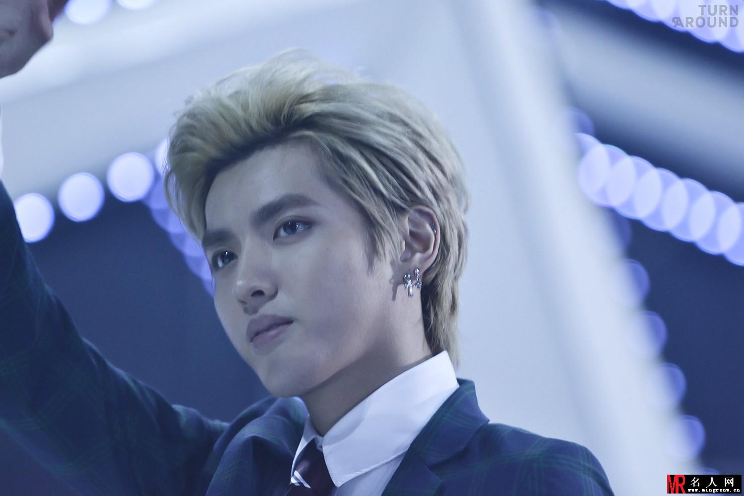 2013melon music awards颁奖典礼吴亦凡率领EXO兄弟帅气亮相(1)