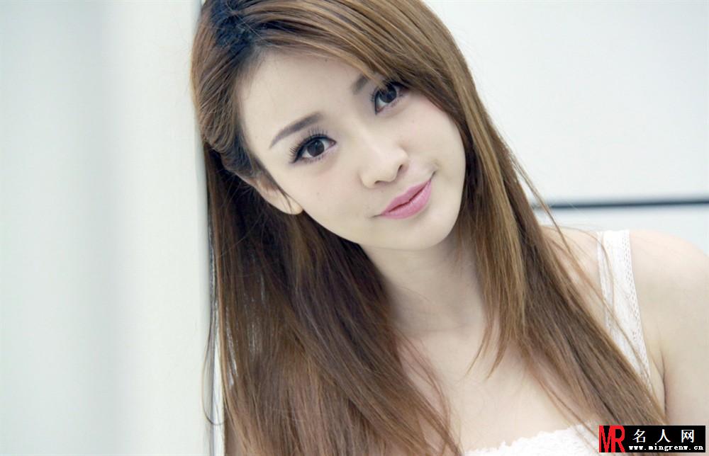 乳神柳岩罕见清纯写真 化身优雅美女(1)