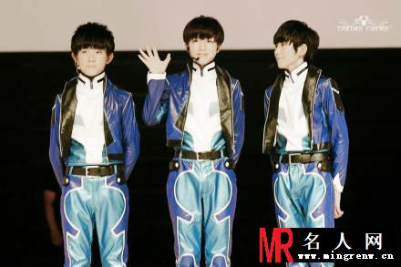 TFBOYS《China Joy》活动现场 蓝色套装阳光帅气(1)