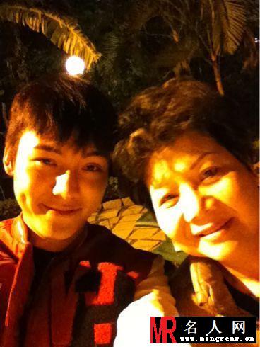 陈伟霆微博自拍2012年合集 太阳沐浴自拍(1)