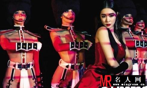 女时代成员Tiffany妖艳写真 性感红唇诱惑十足(1)