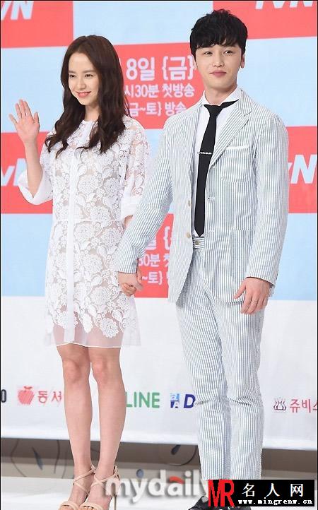 宋智孝主演新剧《前女友俱乐部》 透视婚纱装亮相发布会(1)