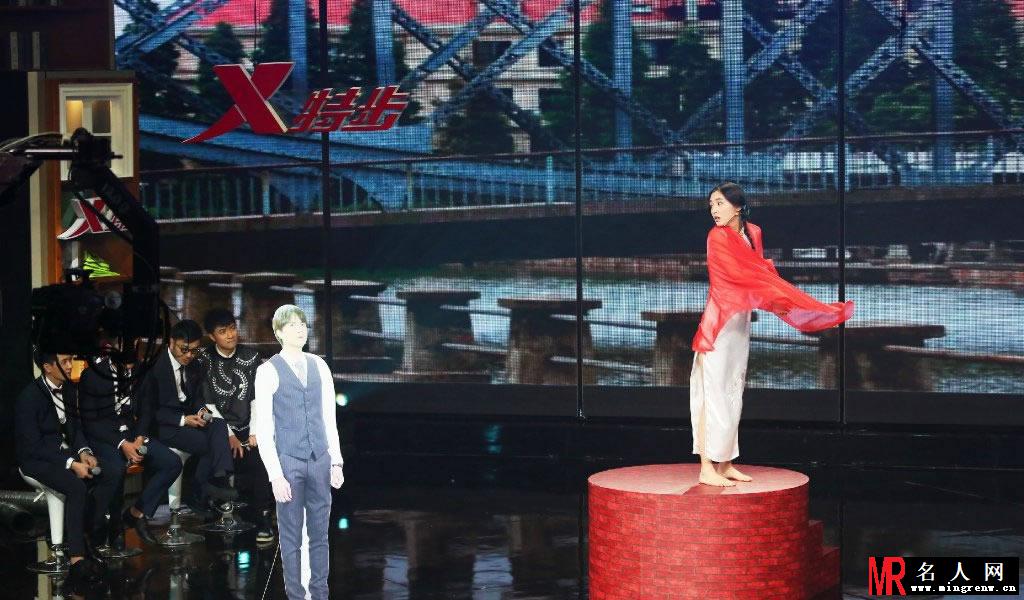 《天天向上》小默笙吴倩高清剧照 扮演依萍跳河(1)