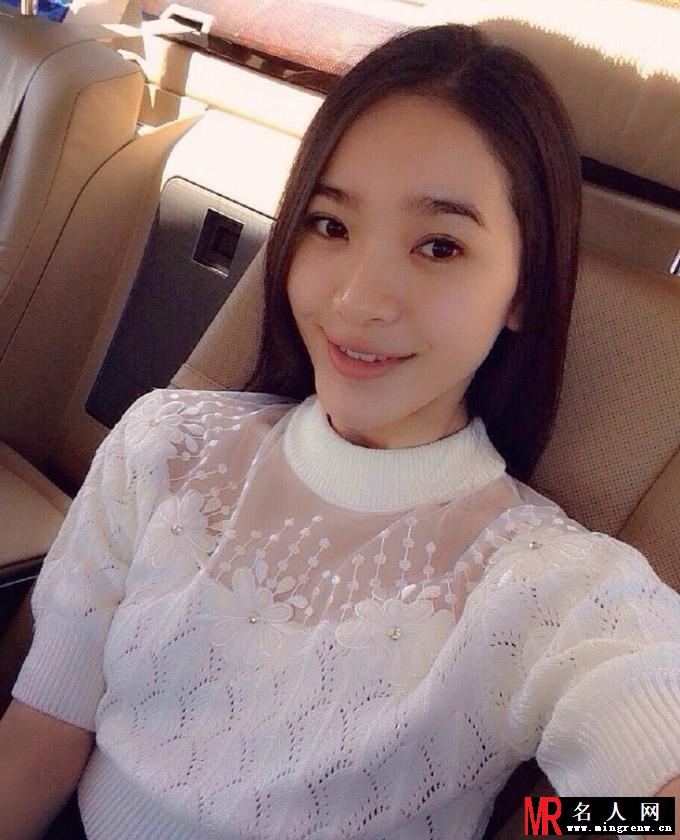 张一山女友私房照曝光 靓丽可人获赞(1)