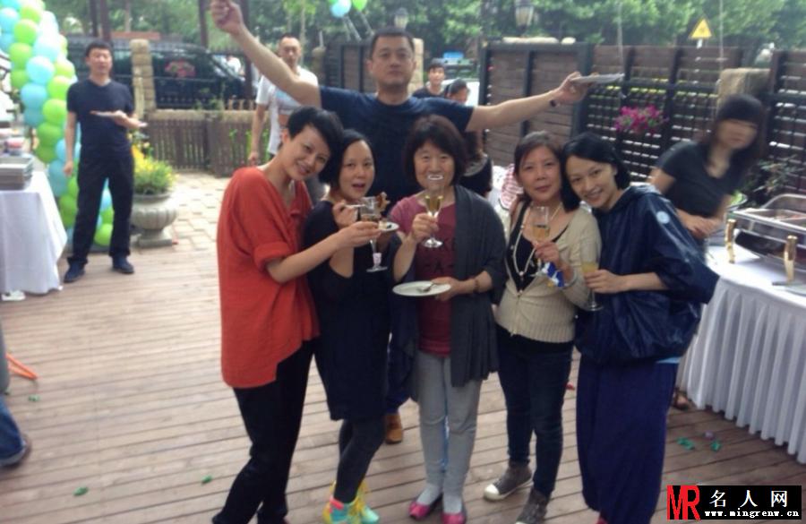 王菲李亚鹏相聚 为爱女李嫣庆生(1)