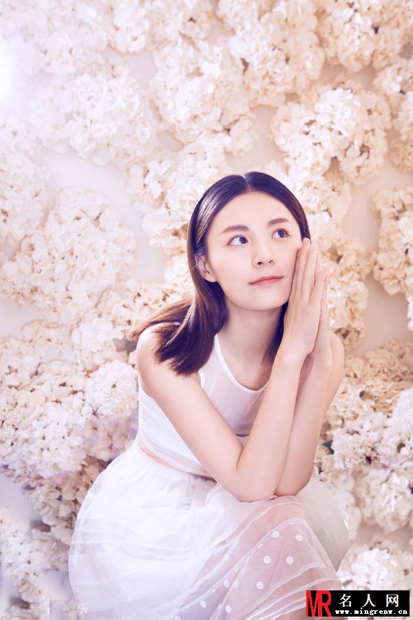 毛林林素颜唯美写真 白色透视裙彰显清纯(1)