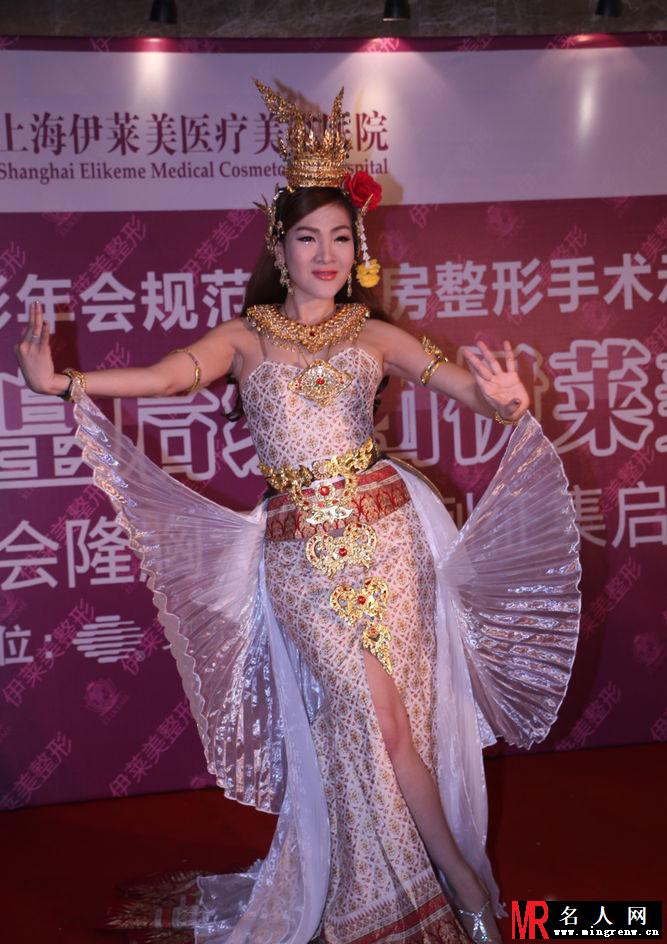 泰国人妖姐妹热吻 靠胸闯荡演艺圈(1)