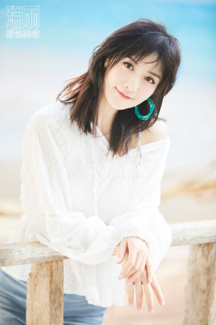 谢娜最新杂志大片 笑容灿烂感染力强(1)