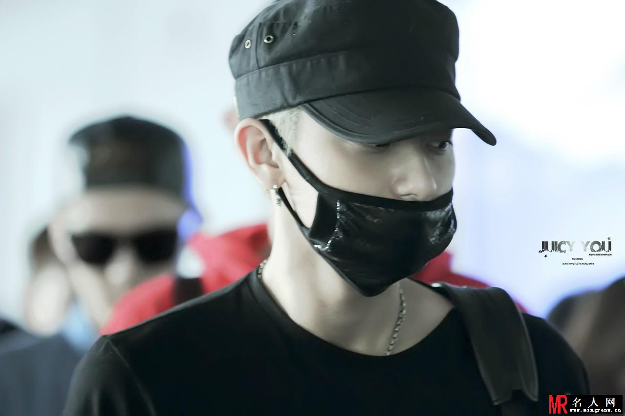 2014年5月EXO上海飞韩国机场时尚帅气写真 黄子韬图片写真(1)
