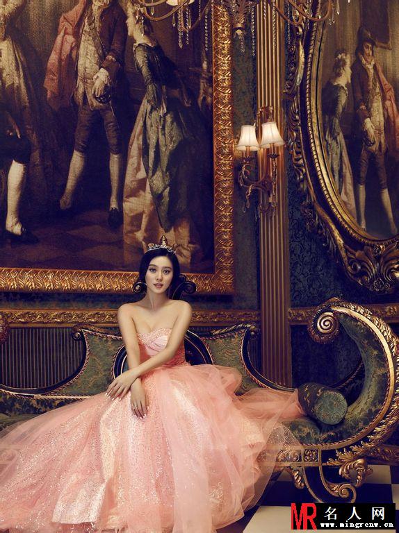 范冰冰金夫人婚纱写真第二弹 酥胸外露展曼妙身姿(1)