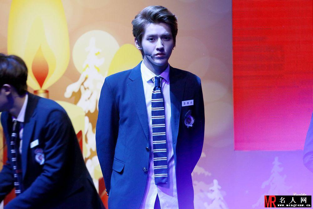 吴亦凡2013年亮相SKT日山公演与EXO众成员引爆全场激情(1)