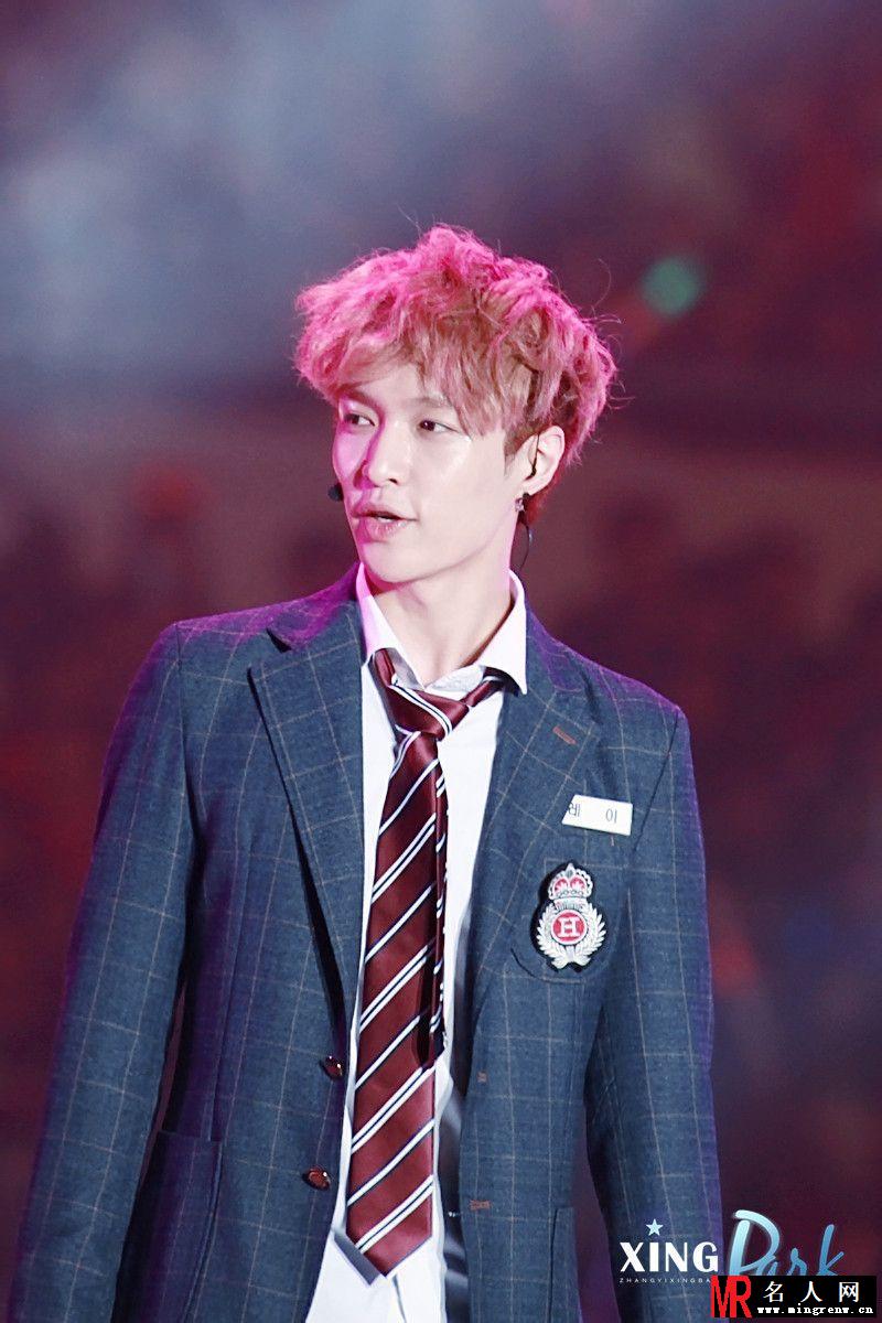 EXO张艺兴2013年南京群星演唱会帅气亮相惊爆全场(1)