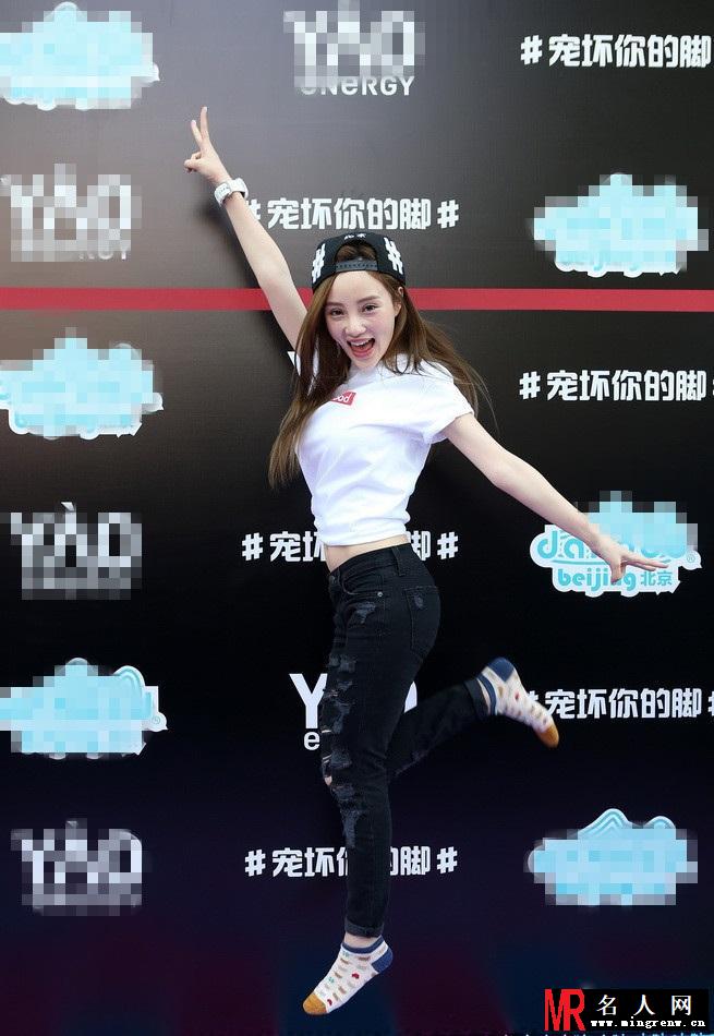 邓超携众星“群魔乱舞”为郑恺潮牌店助力(1)