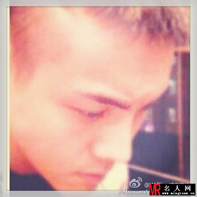 陈伟霆微博自拍2014上半年合集 与李易峰再次合作默契自拍(1)