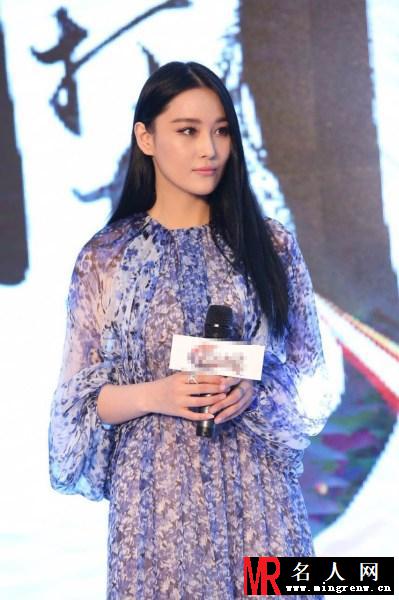 张馨予亮相某手机游戏发布会 对李晨死心期待新恋情(1)