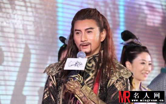 《蜀山战纪之剑侠传奇》发布会 陈伟霆赵丽颖古装卖萌亮相(1)