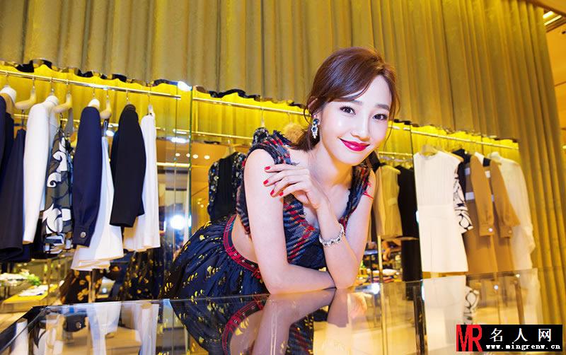 白百何出席时尚活动 变身复古甜美女王(1)