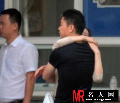 揭秘奶茶妹妹刘强东恋情全程 奶茶婊成网络新词(1)