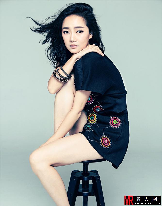 杨壹童最新优雅写真 展甜美笑颜(1)