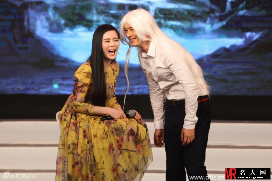 黄晓明戴白发逗乐范冰冰 男神女神遭恶搞(1)