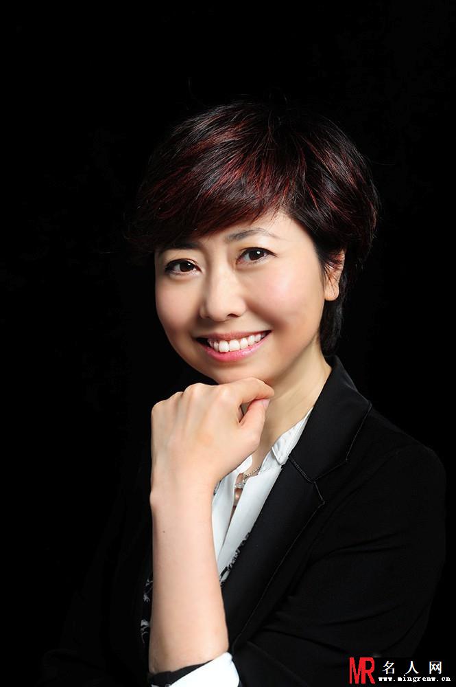 全民电影曝薛晓路海报 女导演霸气十足(1)