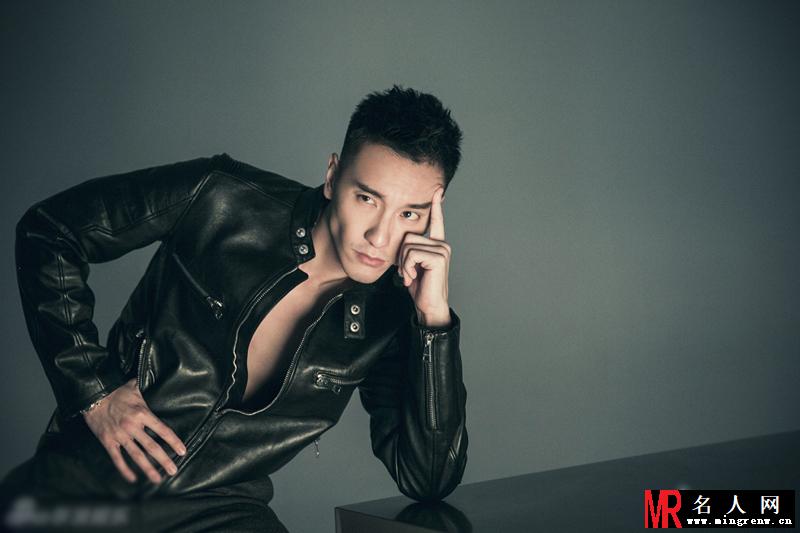王阳明曝时尚写真 熟男魅力尽展无疑(1)
