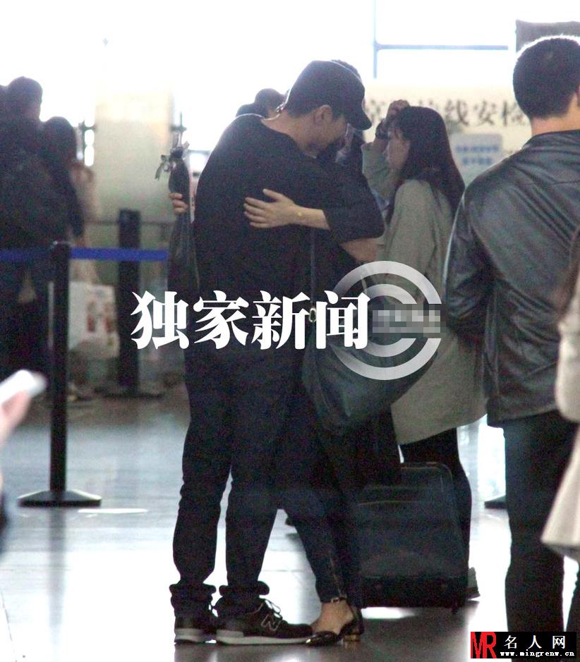 明星网独家记录高圆圆赵又廷忘情热吻甜蜜瞬间(1)