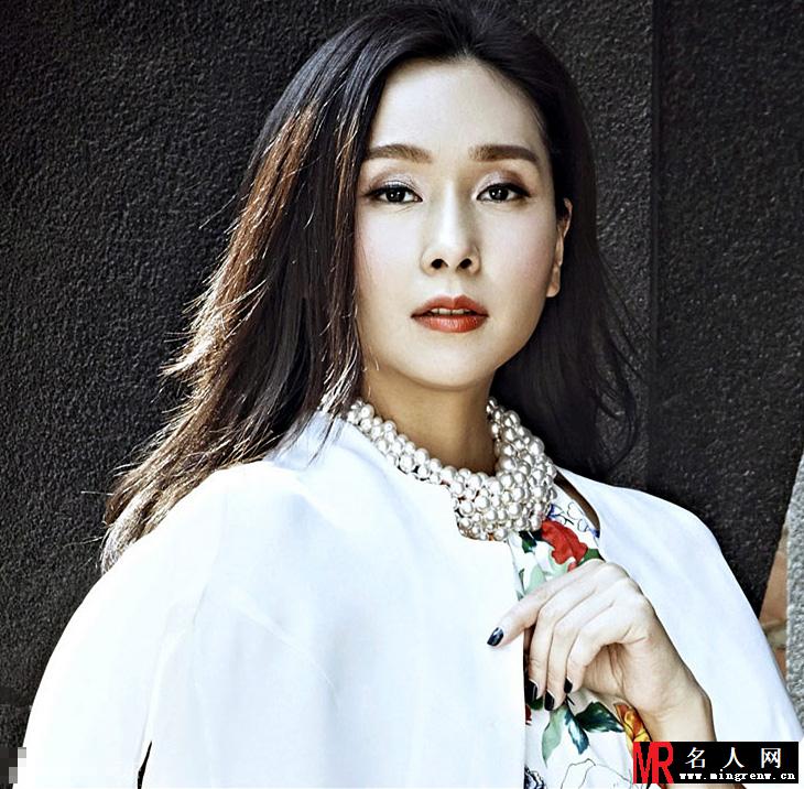 杨恭如夏日时尚街拍 OL气场十足(1)