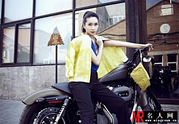 杨恭如街拍写真 时尚带知性美(1)