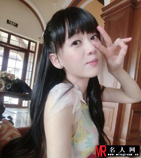 陈乔恩晒靓照肌肤细嫩 挺D奶可爱卖萌(1)