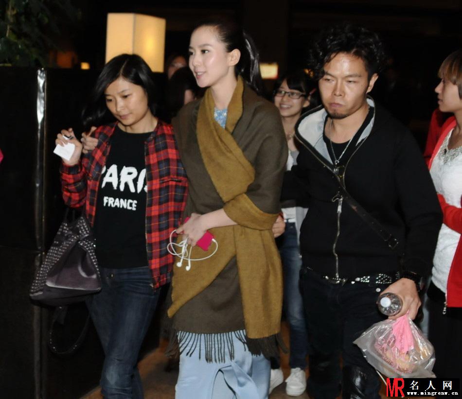 刘诗诗亮相心情佳 与吴奇隆同住一酒店(1)