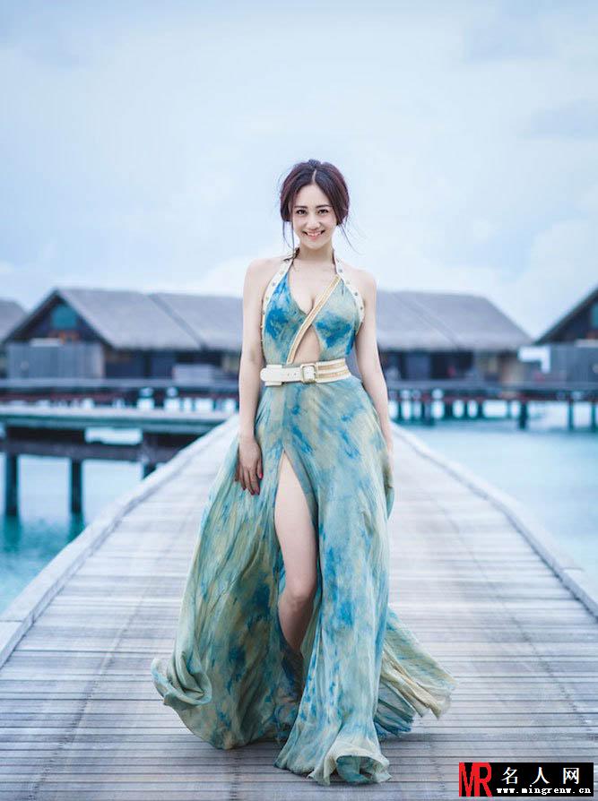 刘芸马尔代夫甜美写真 裸背出镜秀性感(1)