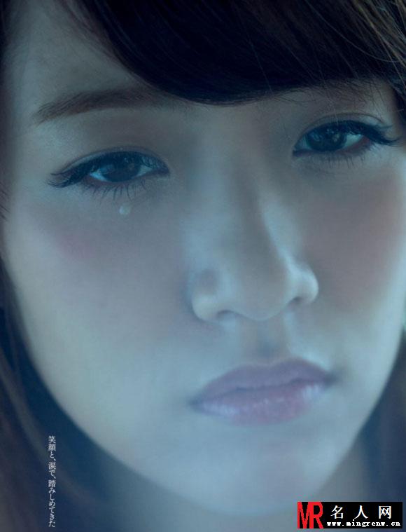 AKB48《花花公子》写真 互相撕衣尽显诱惑(1)