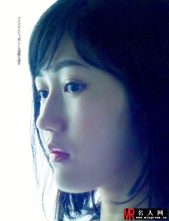 AKB48《花花公子》写真 互相撕衣尽显诱惑(1)