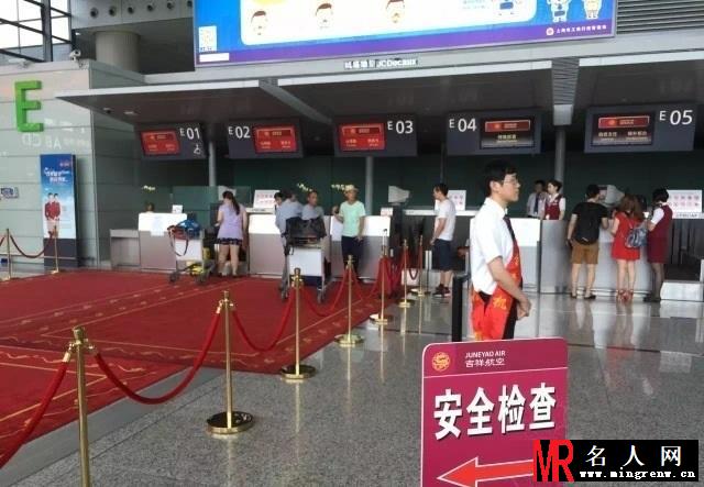 陈冠希上海虹桥机场与大叔起冲突(1)