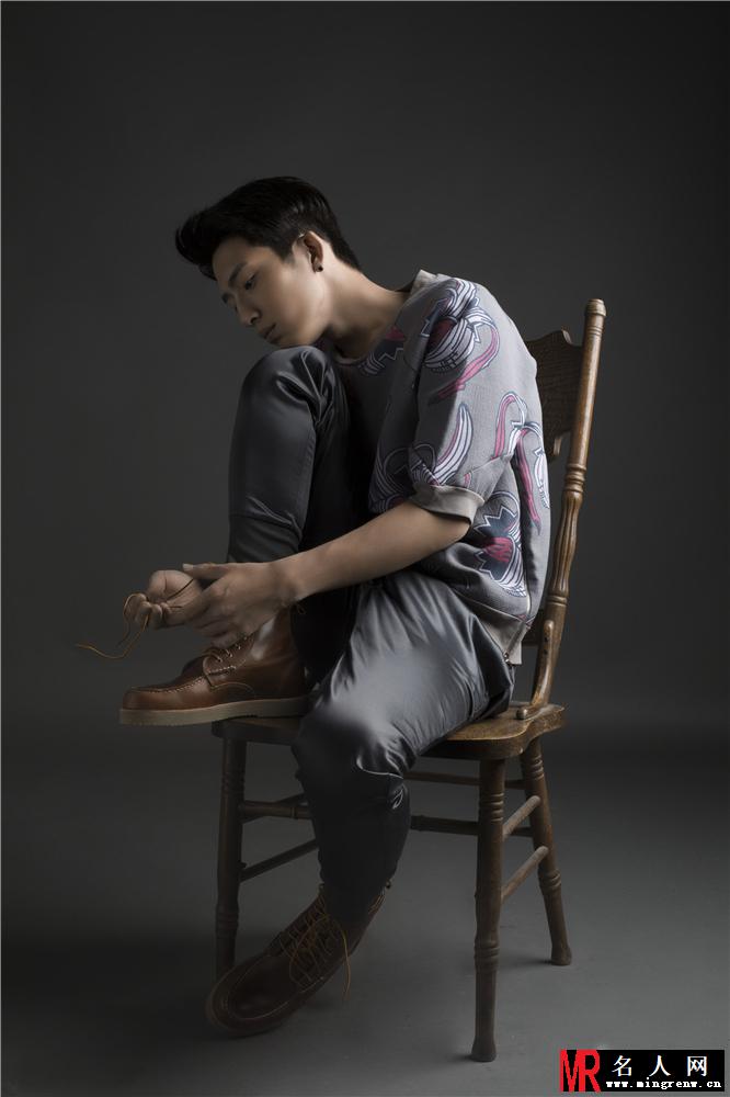井柏然复古写真大片 演绎质感型男(1)