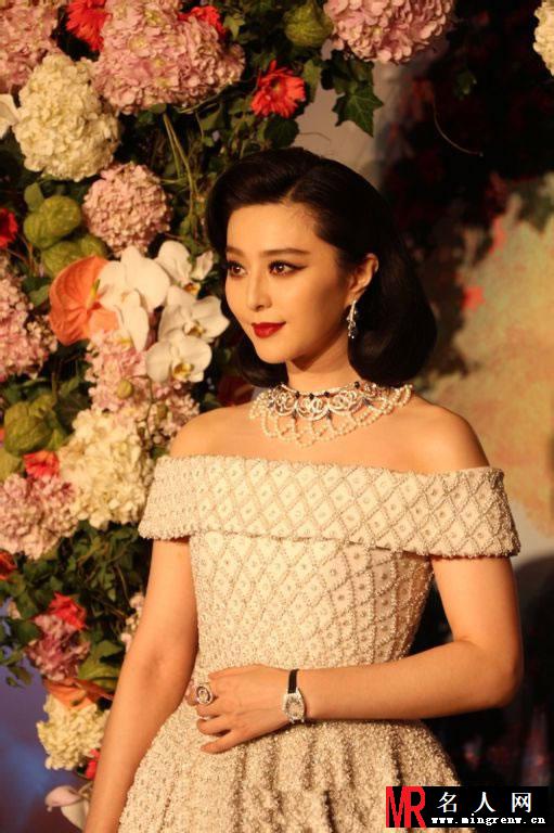 2014时尚芭莎慈善夜 范冰冰复古美艳造型(1)
