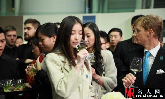 倪妮2014活动大图集第二弹 喝酒嘟嘴卖萌讨人喜欢(1)
