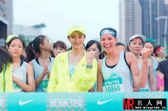 张钧甯2014年Nike路跑 大秀长腿蜂腰(1)
