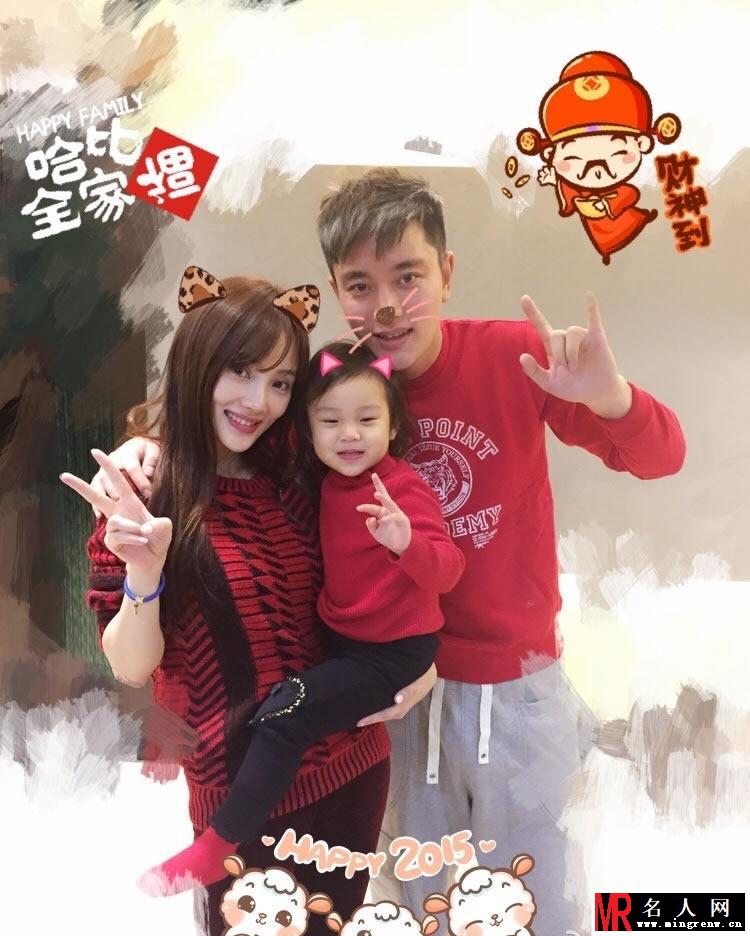 看明星怎么过春节 李小璐全家红装拜年(1)