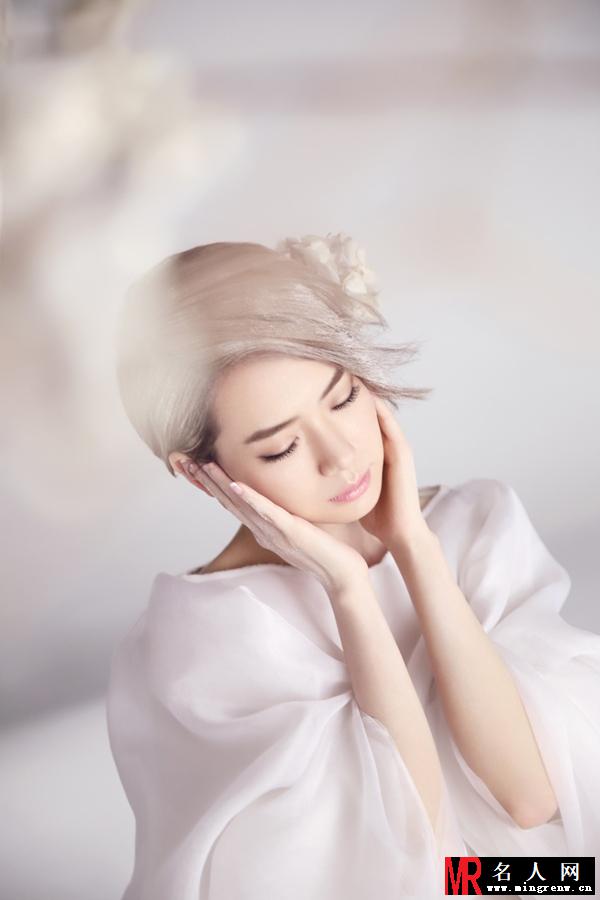 戚薇纯白写真 宛如雪白女神(1)