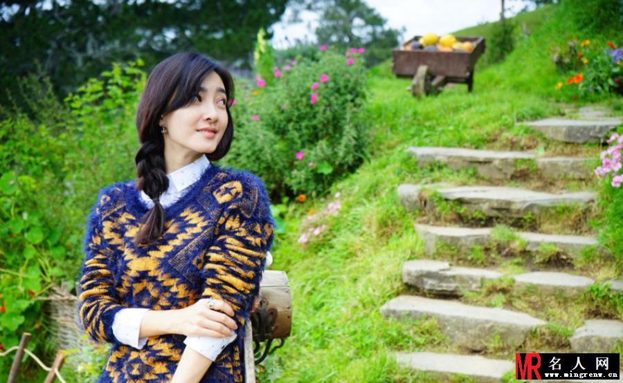 王丽坤现身霍比特人村 素颜女神清新可人(1)