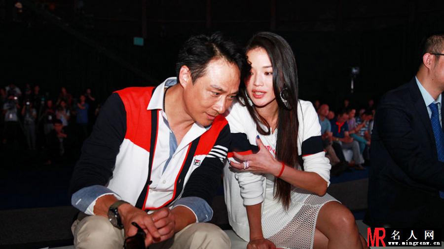 吴镇宇舒淇亲密自拍 金马影帝后再聚(1)
