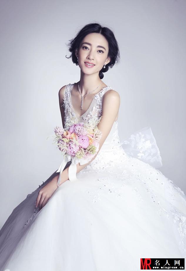 王丽坤深情演绎浪漫新娘 彰显纯净优雅(1)