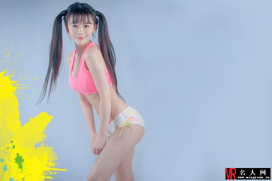女神南笙热力助威世界杯 动感活力大秀性感曲线(1)