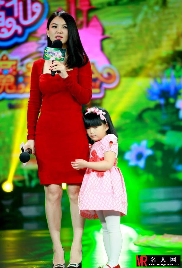 李湘夫妇携女现身 Angela加盟巴啦啦小魔仙2(1)
