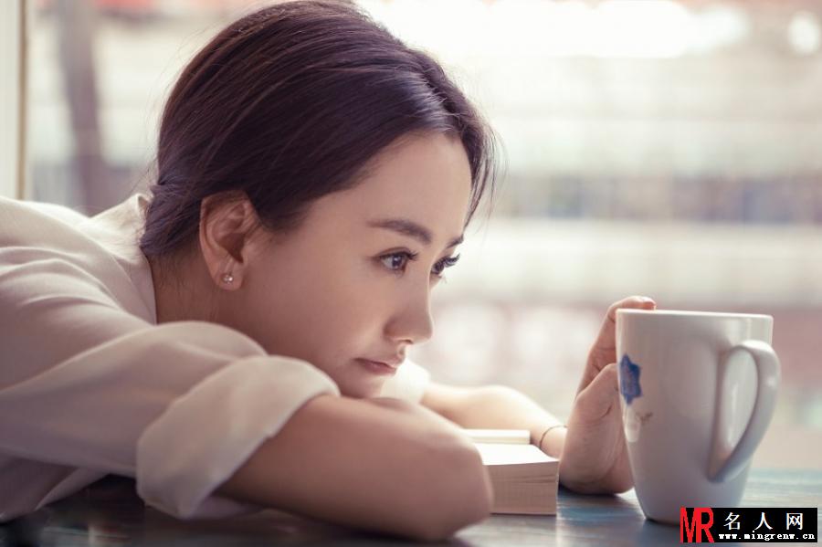 杨蓉唯美家居写真 气质温婉动人(1)