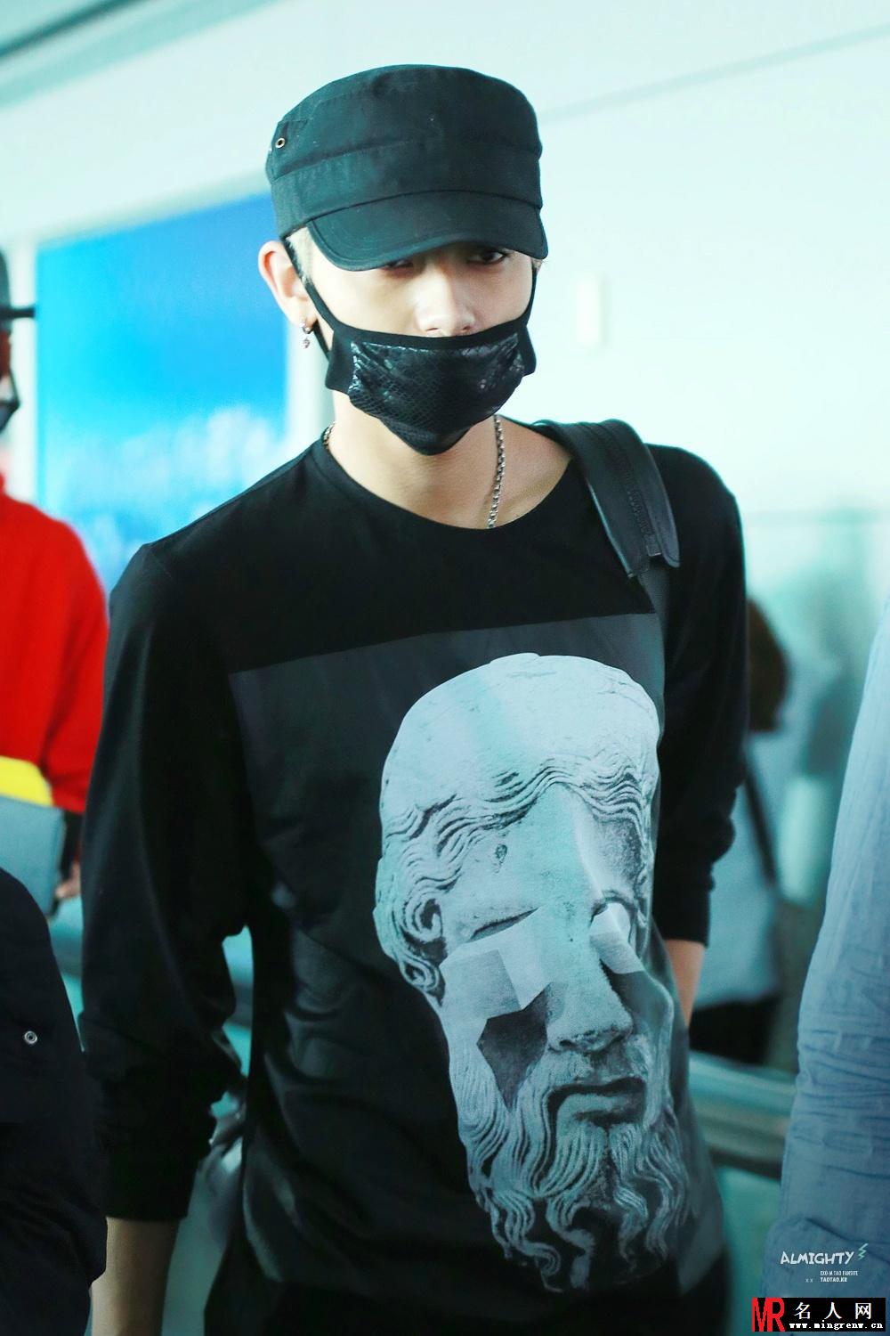 2014年5月EXO上海飞韩国机场时尚帅气写真 黄子韬图片写真(1)